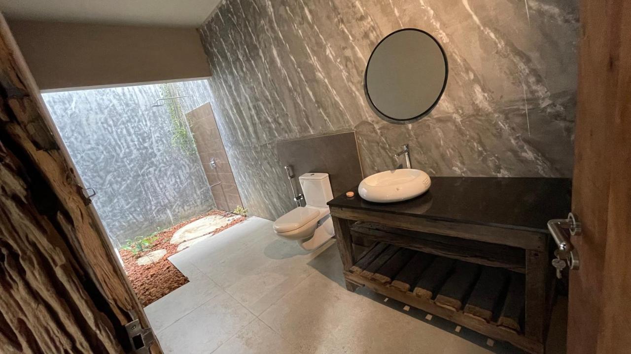 Antharyamin Otel Thiruvananthapuram Dış mekan fotoğraf