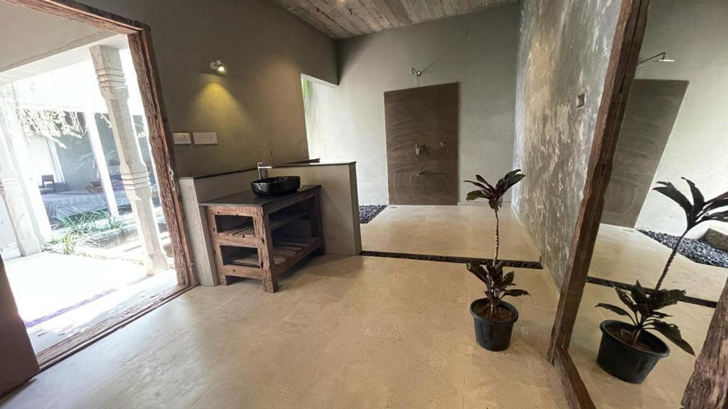 Antharyamin Otel Thiruvananthapuram Oda fotoğraf